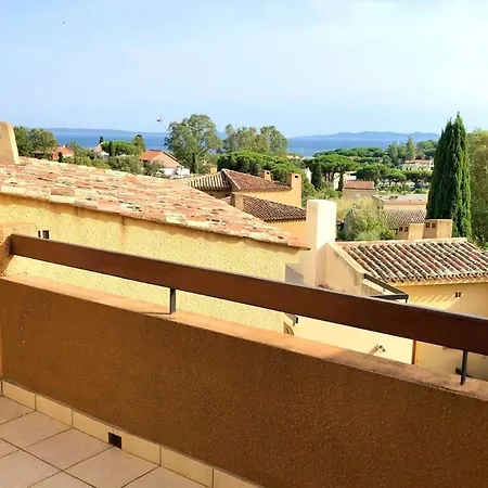 Daire Sea View Apartment, St Clair *